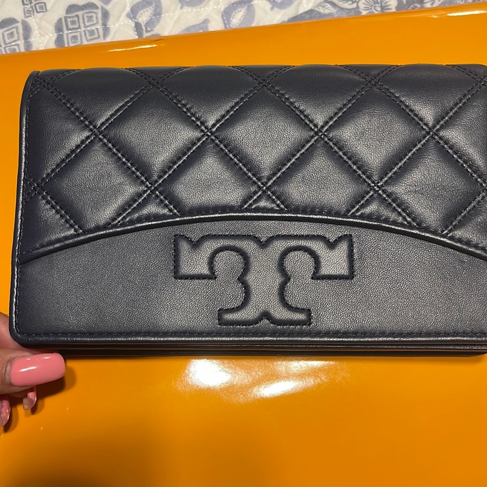 TORY BURCH Savannah Navy Leather Wallet (I lost the chain-strap)